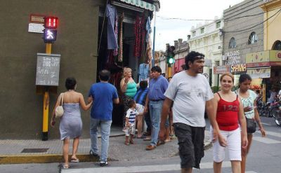 Nuevos sem�foros peatonales animados en esquinas del centro de la Capital 