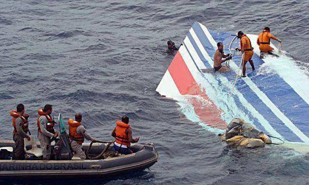 Tragedia del vuelo 447: ascienden a 24 los cuerpos rescatados