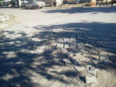 El pavimento �desarticulado� del barrio Bicentenario