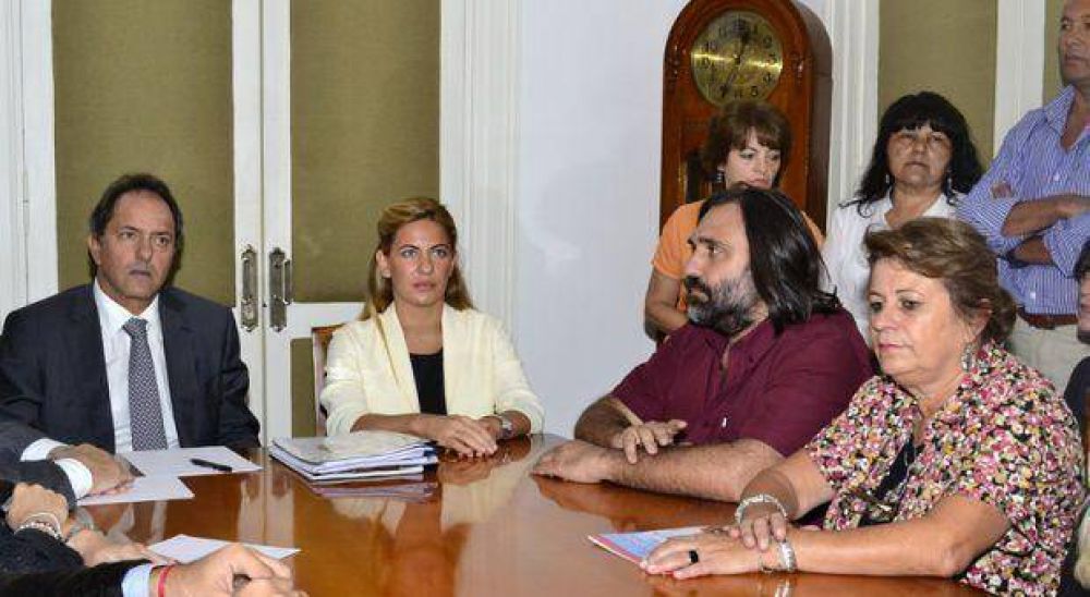 Scioli convoc� a reuni�n �t�cnica no salarial� a docentes y estatales para el pr�ximo martes