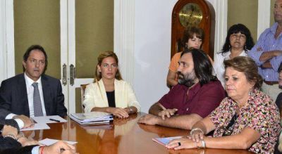 Scioli convoc� a reuni�n �t�cnica no salarial� a docentes y estatales para el pr�ximo martes