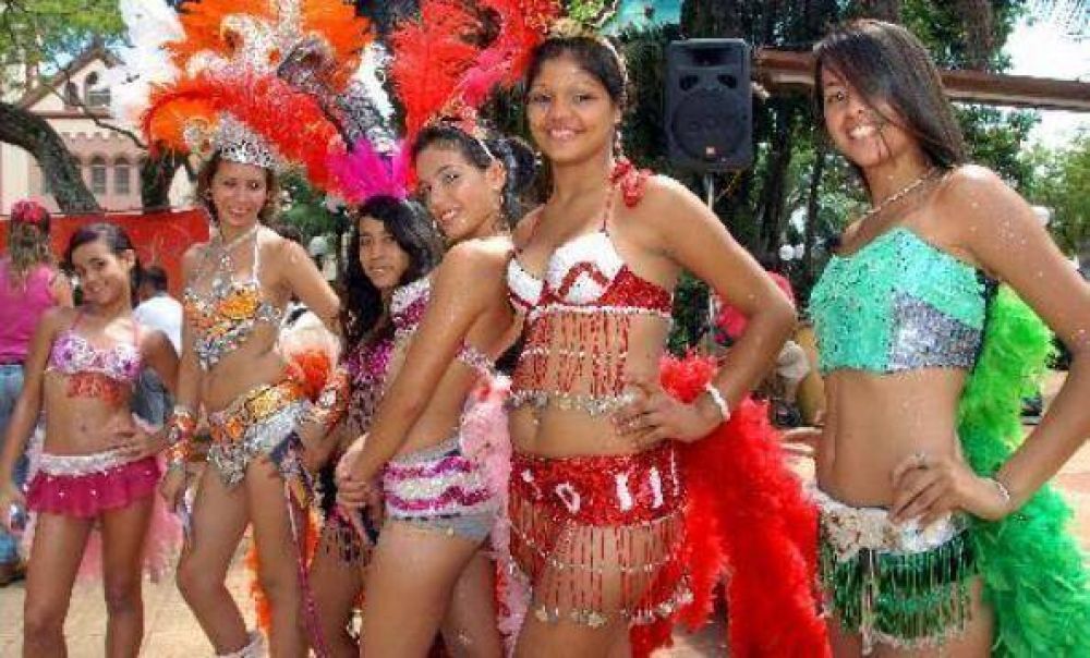 A puro ritmo, el Rey Momo desembarca esta noche en Posadas