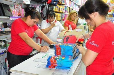 Padres se ajustan pero compran los �tiles para el colegio