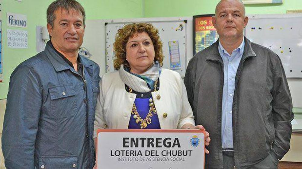 Loter�a del Chubut entreg� el pozo acumulado en Comodoro