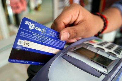 Advierten que est� prohibido cobrar extra en las compras con tarjeta