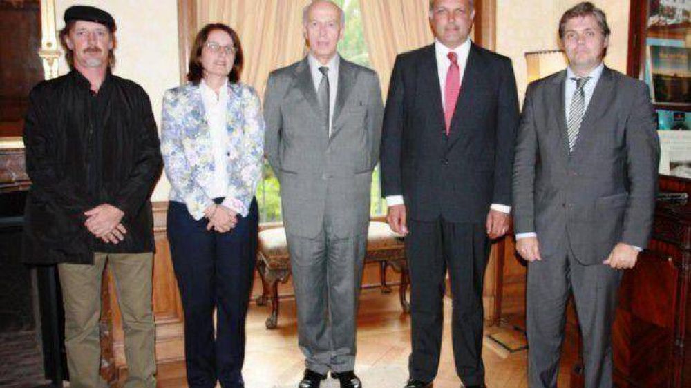 Buzzi se reuni� con el embajador brit�nico por los 150 a�os de la llegada de los galeses