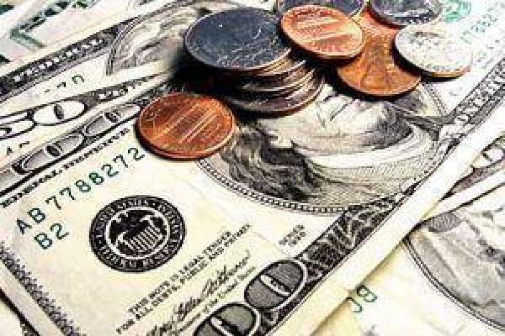 Caen fuerte d�lar Bolsa, contado con liquidaci�n y blue. El oficial baja dos centavos a $ 7,87
