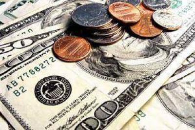 Caen fuerte d�lar Bolsa, contado con liquidaci�n y blue. El oficial baja dos centavos a $ 7,87