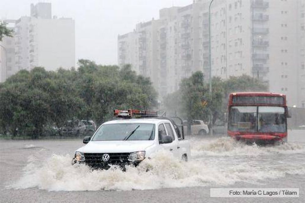 Un muerto y cientos de evacuados en Buenos Aires por el temporal