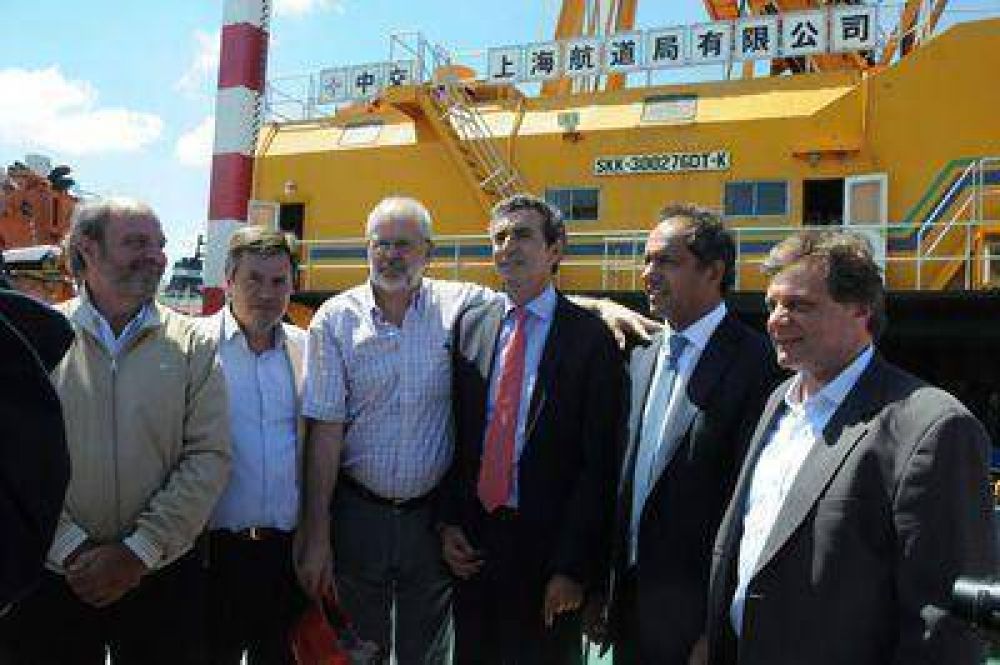 Scioli y Randazzo confirman que la draga se apresta a iniciar la limpieza del puerto