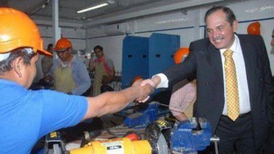 Alperovich: "M�s importante que pedir aumento es cuidar el empleo"