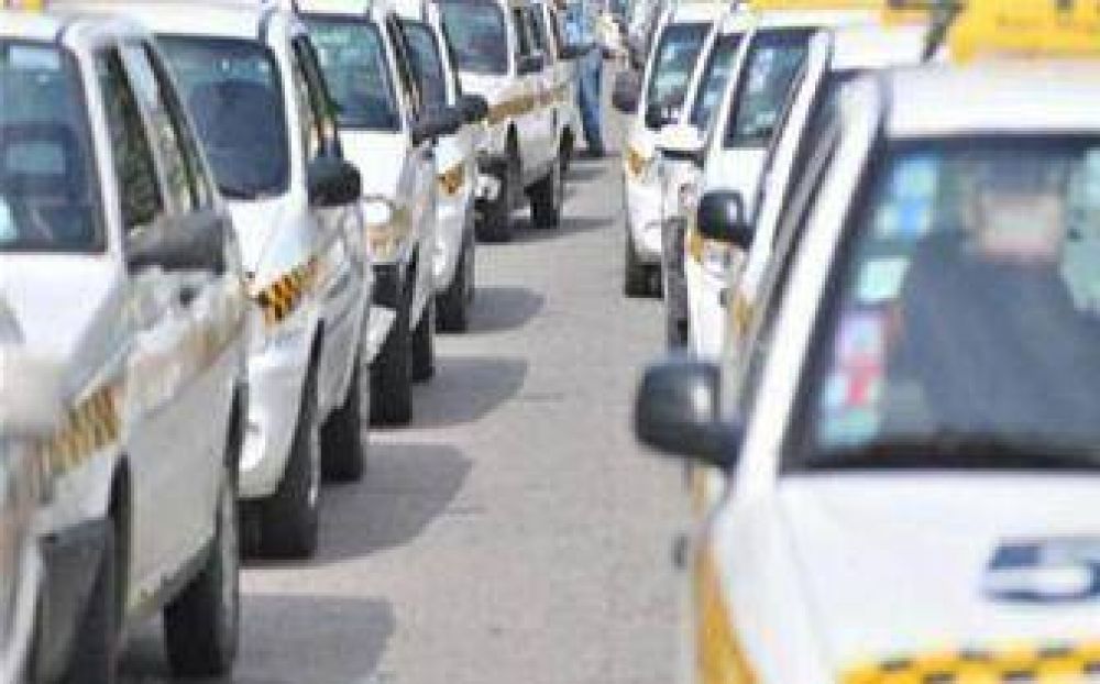 Taxistas pedir�n una bajada de bandera de $10
