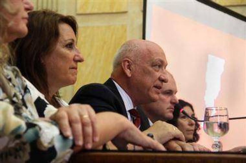 Bonfatti destac� el regreso a las aulas del 61% de los adolescentes