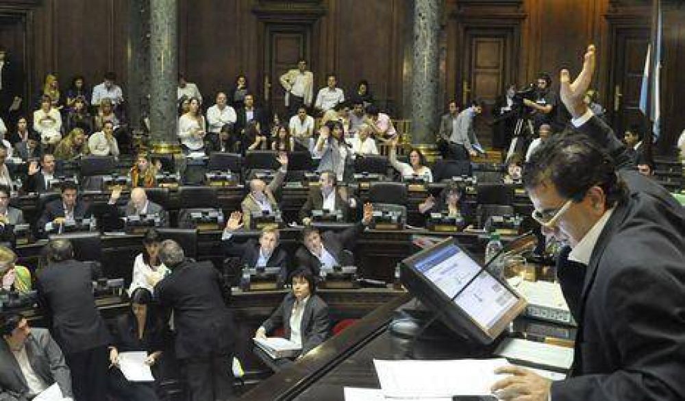 Pol�mica por los sueldos de legisladores porte�os