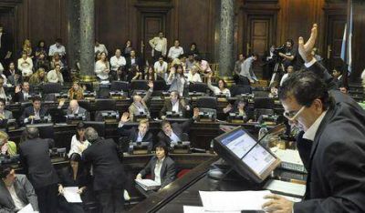 Pol�mica por los sueldos de legisladores porte�os
