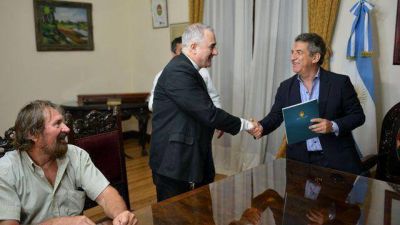 El gobierno entreg� 370.000 pesos en aportes  