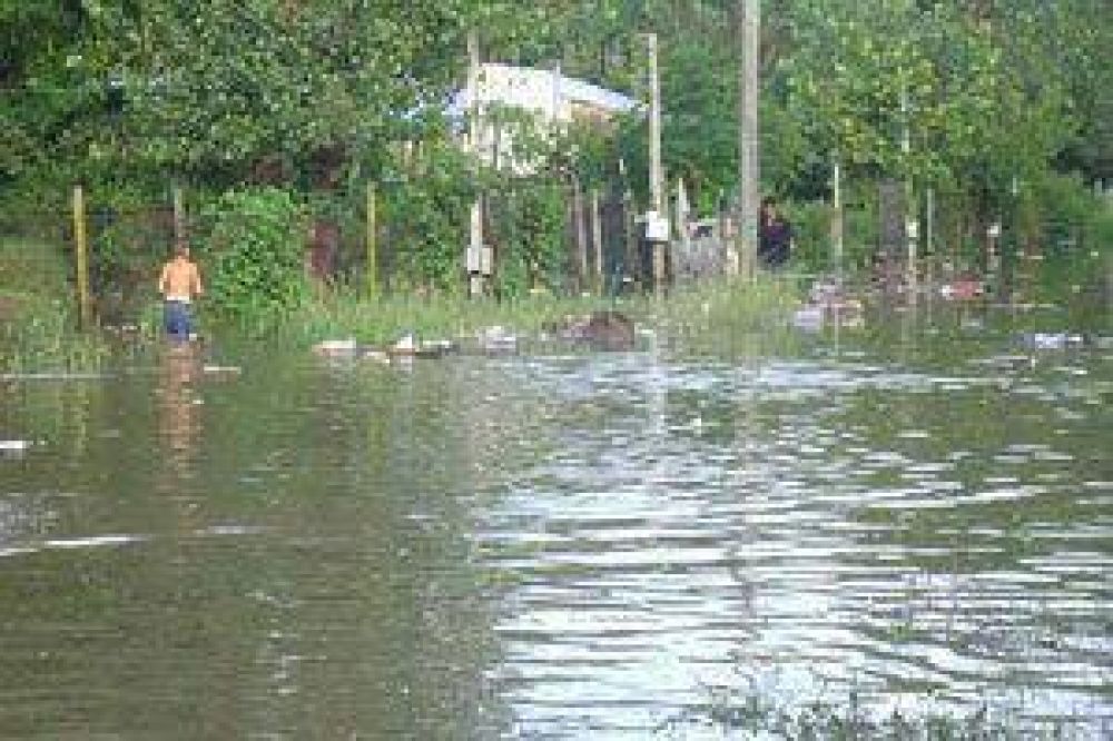Luj�n contin�a inundado y hay unas 140 personas evacuadas