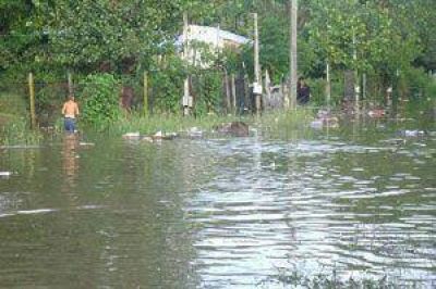 Luj�n contin�a inundado y hay unas 140 personas evacuadas