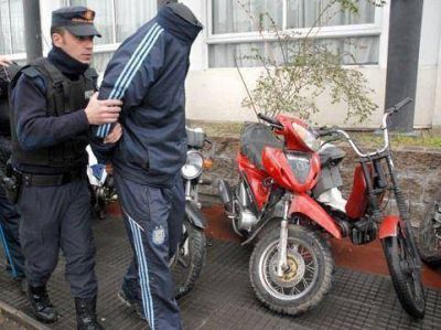 Polic�a par� a dos motochorros y lo mataron a sangre fr�a