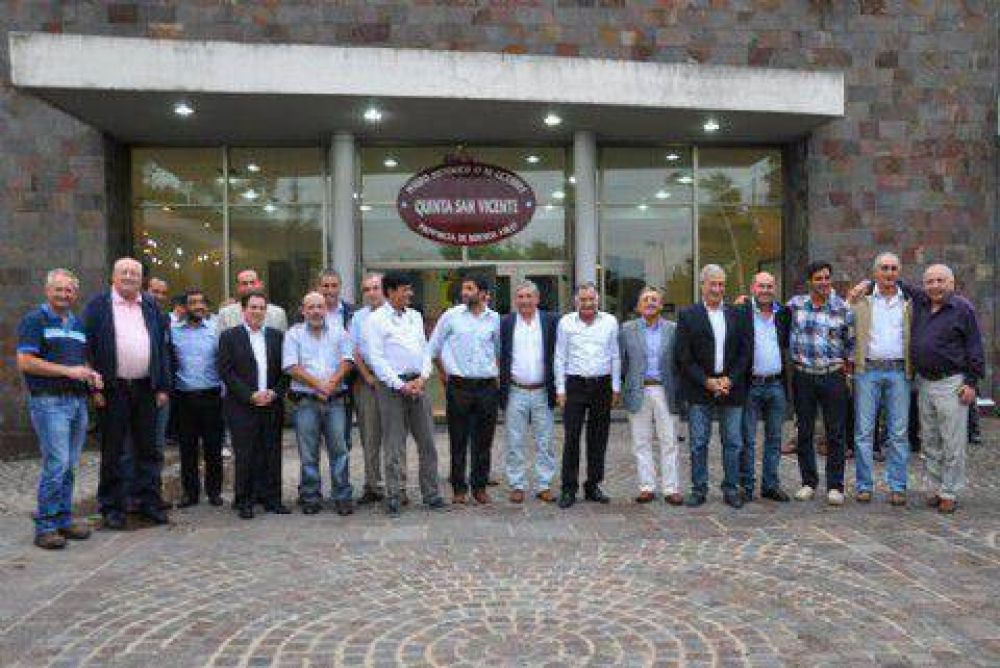 Cumbre de intendentes kirchneristas en la Quinta de San Vicente