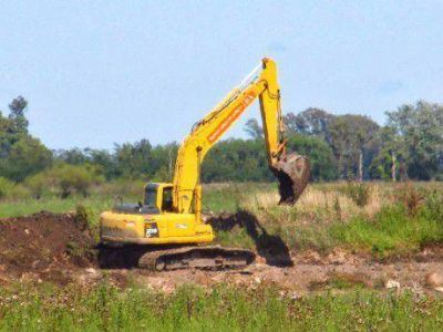 M�s vale prevenir que curar: trabajos en los terraplenes del aer�dromo de Pehuaj�