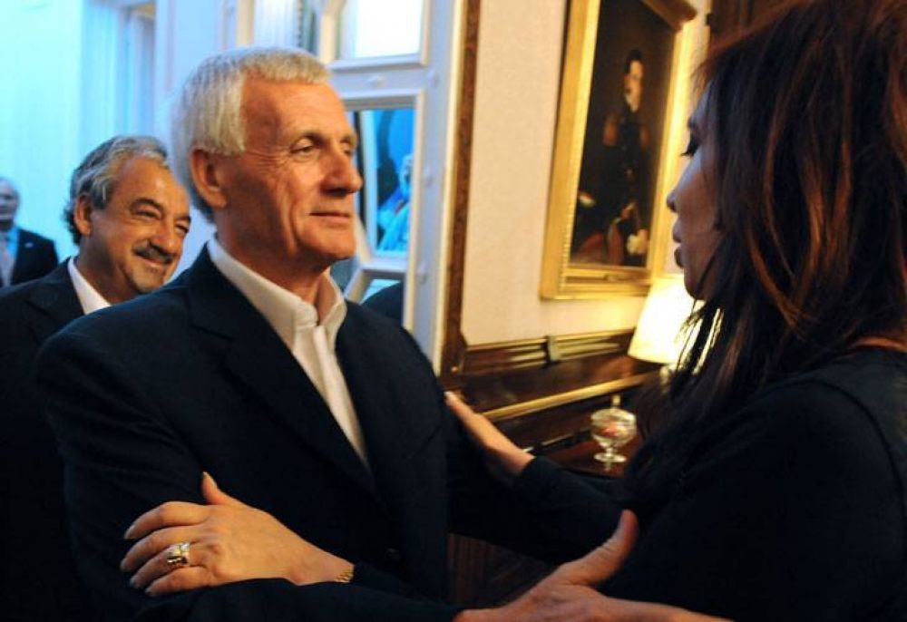 CFK se re�ne otra vez con Cal� buscando techos salariales