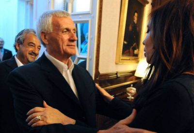 CFK se re�ne otra vez con Cal� buscando techos salariales