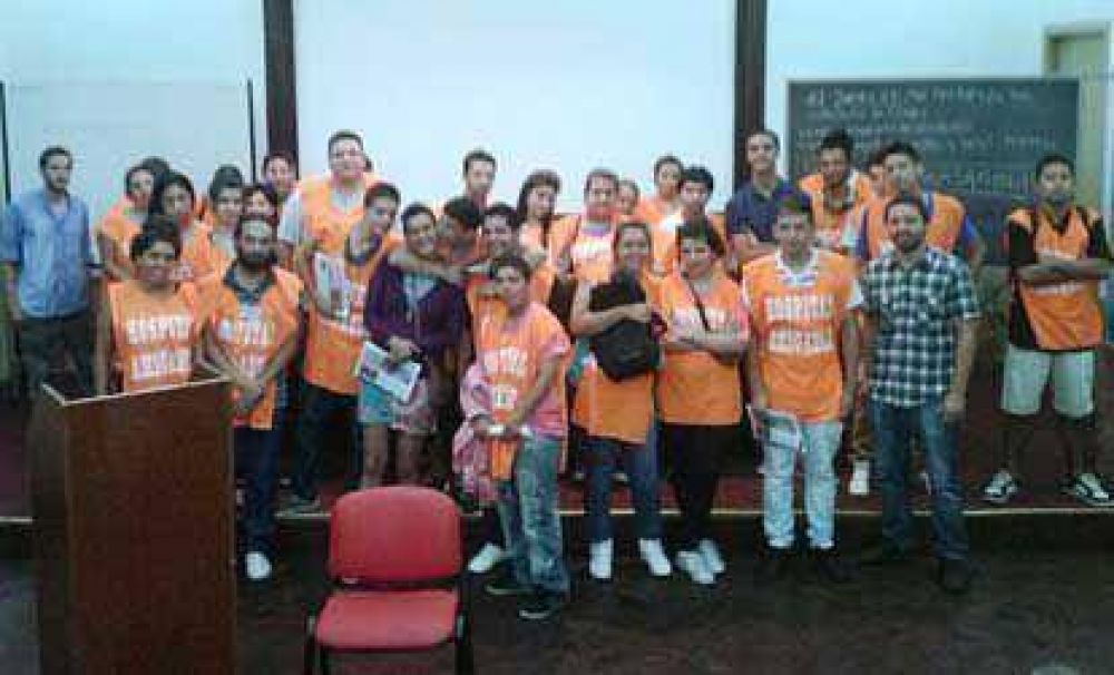 Docentes de la UNDAV dieron una charla en el Hospital Interzonal General de Agudos Evita de Lan�s