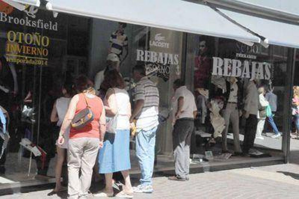 Los comerciantes iniciaron antes que otros a�os las liquidaciones de verano