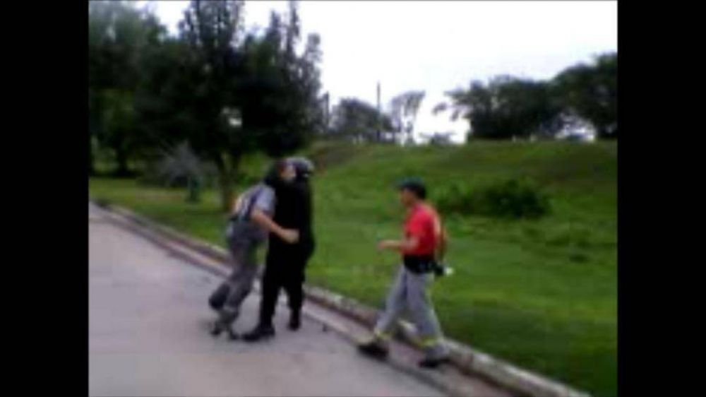 Un polic�a agredi� a un chofer por no recoger los residuos