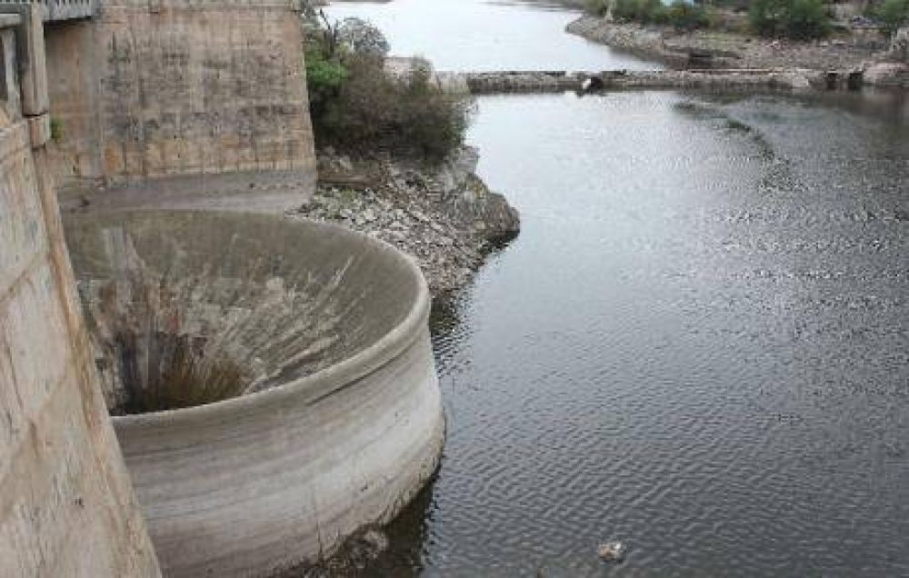 Las lluvias traen algo de alivio a los diques