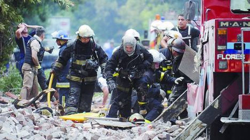 Bomberos: problemas con equipos, autobombas y tambi�n en los cuarteles