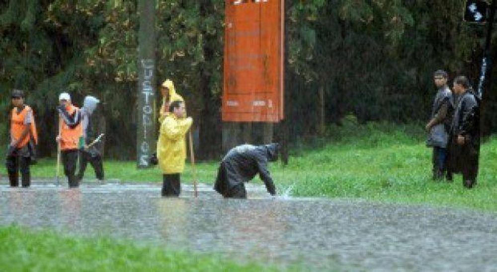 Contin�an con la asistencia a los afectados por el temporal