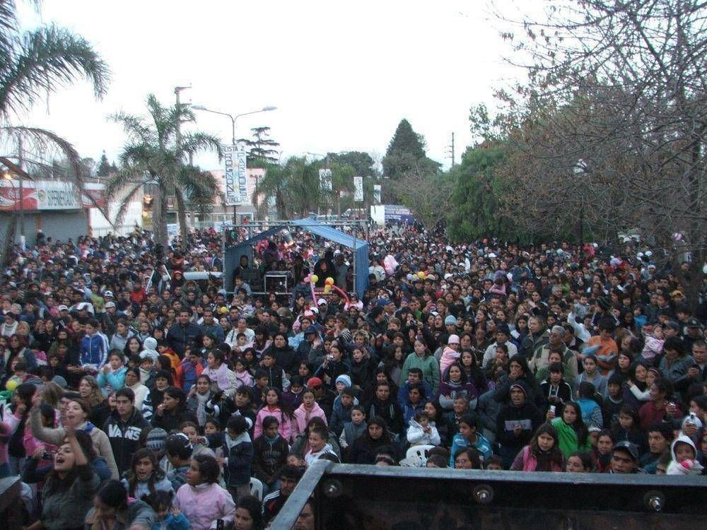 10.000 PERSONAS FESTEJARON EL ANIVERSARIO DE MAQUINISTA SAVIO