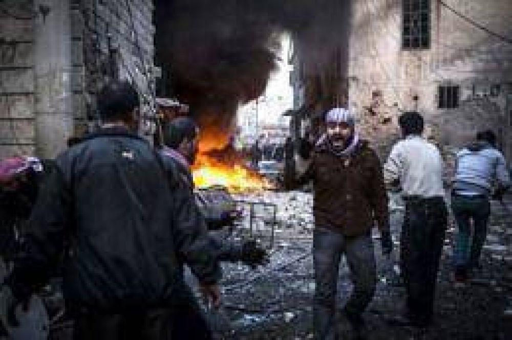 Hieren a miembros de Media Luna Roja y se frena la ayuda a Siria