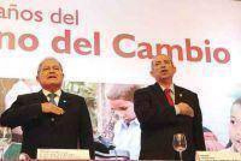 "Un gobierno de izquierda tiene que impulsar la participaci�n de la gente"