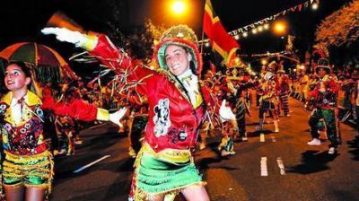 Las murgas ganan las calles