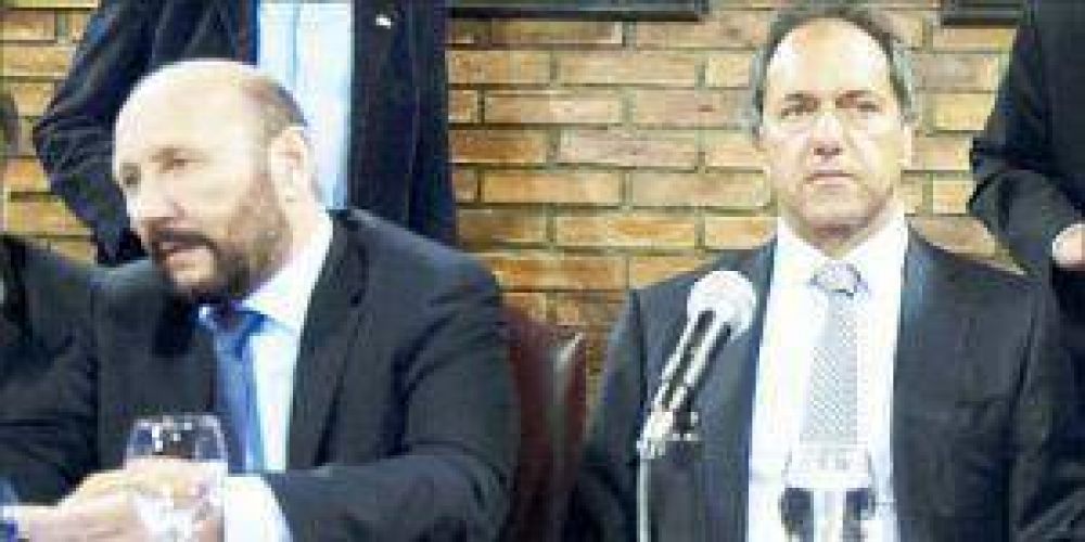 Insfr�n ya se muestra con Scioli y Buryaile es el elegido de Massa