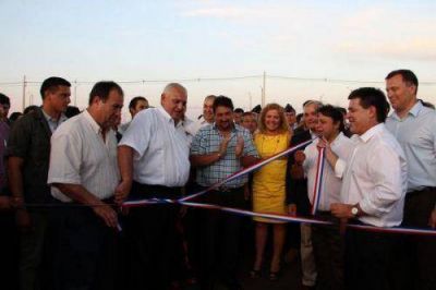 Closs acompa�� al presidente Cartes en la inauguraci�n de obras de la EBY en Encarnaci�n