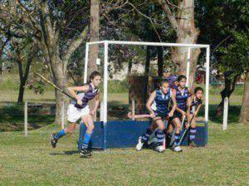 Aguar� pone en movimiento el hockey