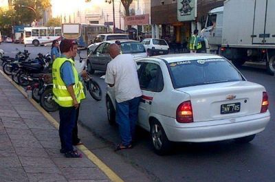 Secuestraron 24 remises y taxis 'truchos' en operativos conjuntos