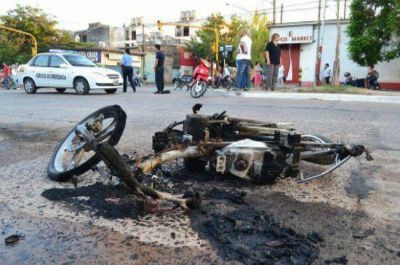 Fatal accidente con dos j�venes fallecidos en la avenida 25 de Mayo