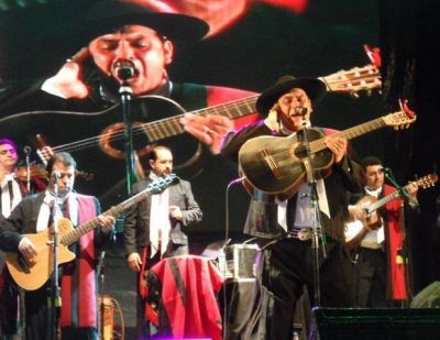 El Valle del Sol brill� con las voces del Chaque�o y Baglietto