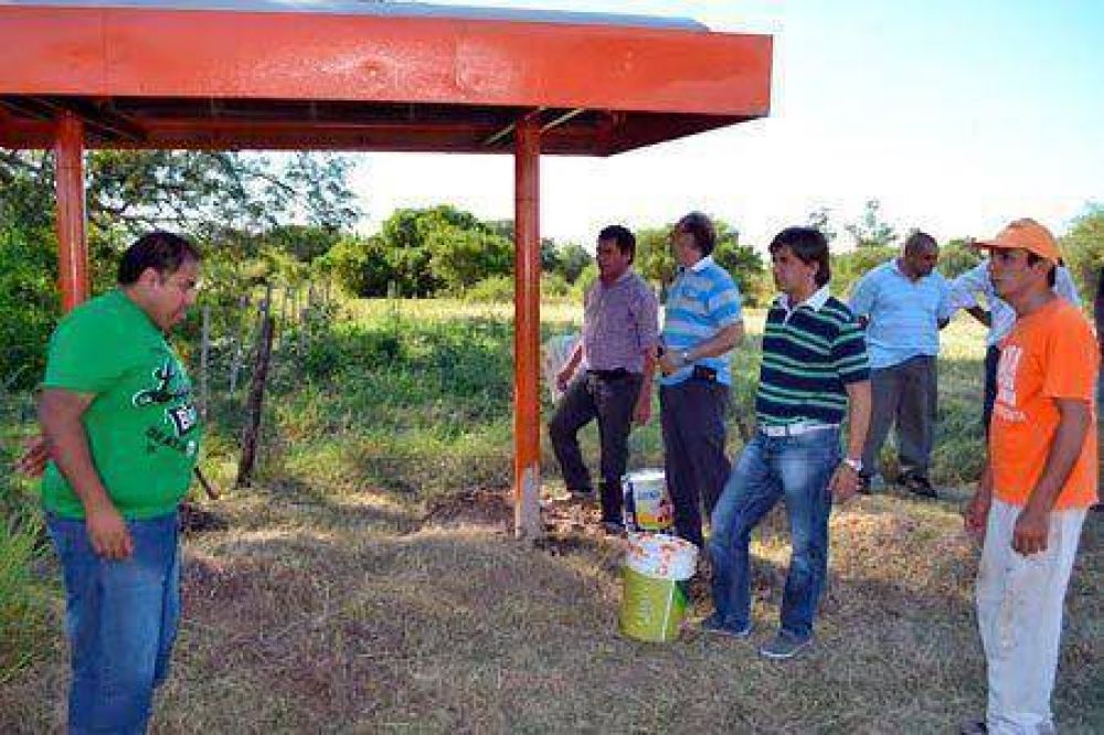 Colocaci�n de refugios para usuarios del transporte en Resistencia
