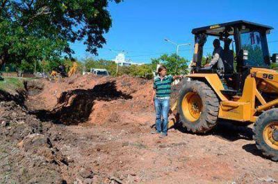 Ante pron�stico de lluvias la Municipalidad liber� canal taponado por constructora