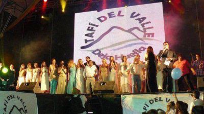Taf� del Valle bail� con moda y mucha mosca