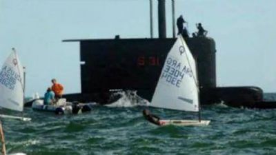 Un submarino de la Armada emergi� en plena competencia de Optimist