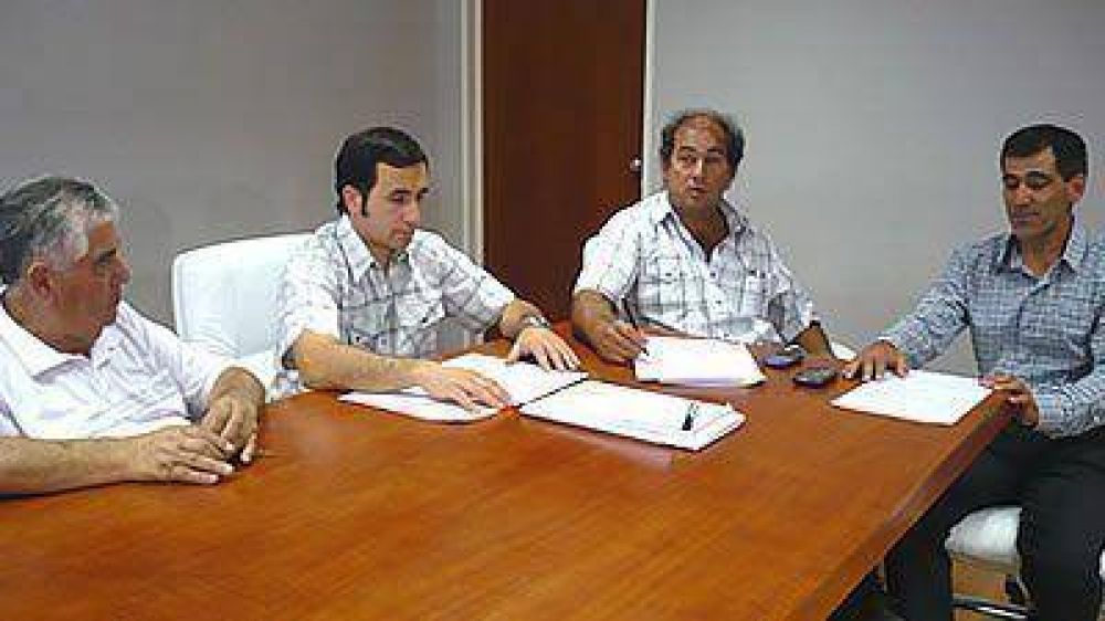 Cooperativa: Larra�aga se re�ne con Artero para buscar una salida
