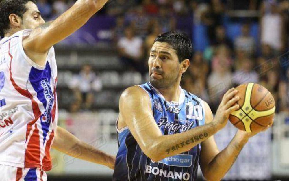 Paliza de Pe�arol en Santiago