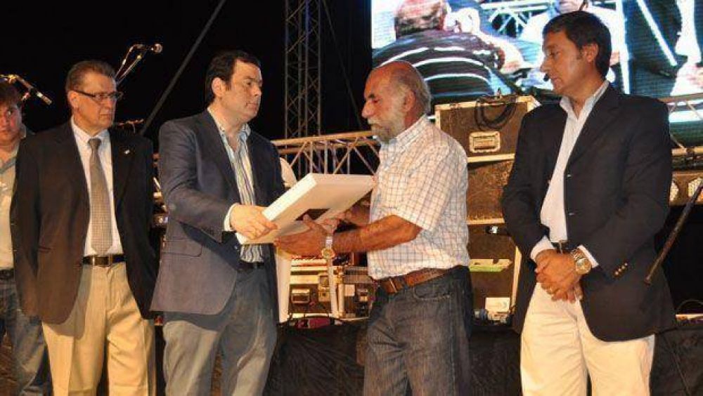 Autoridades del gobierno provincial en el 470 aniversario de Medell�n
